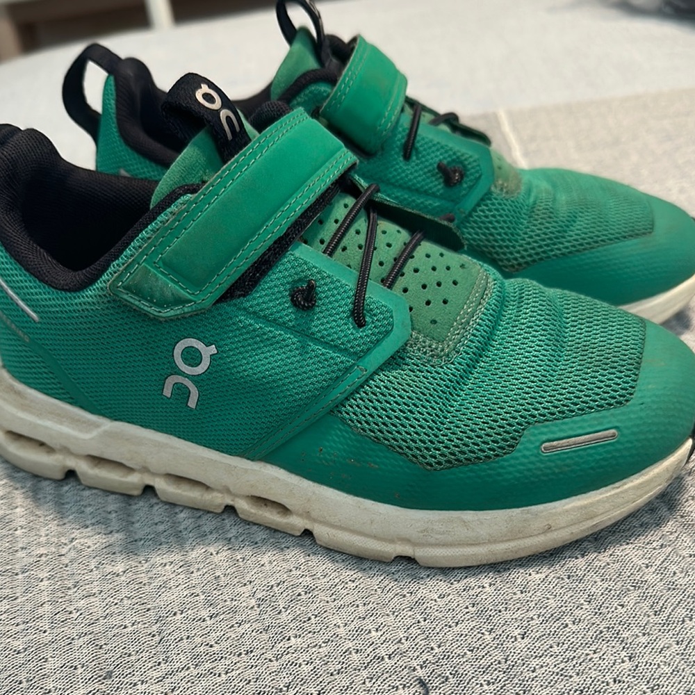 On Running Green and Black Sneakers with Velcro Strap